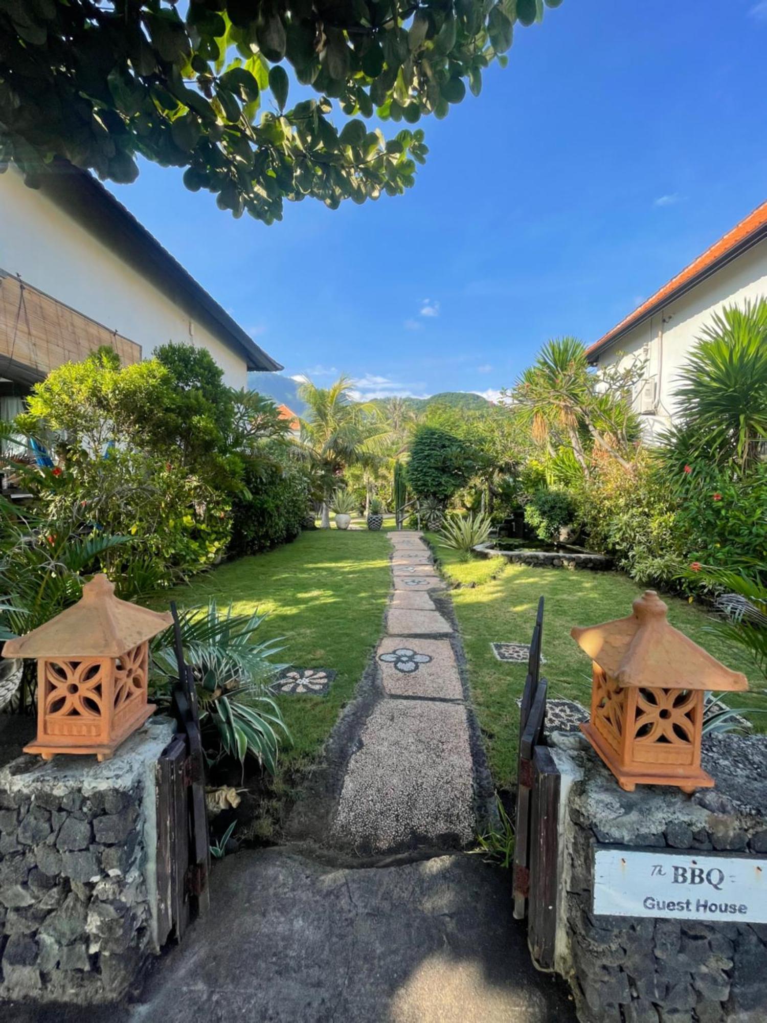 The Bbq Guest House Amed Exterior foto